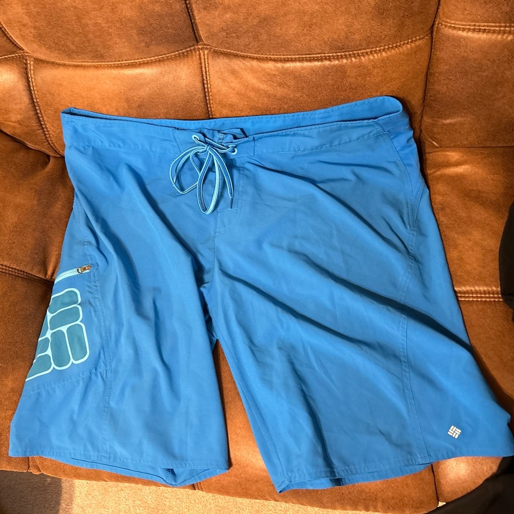 Men’s size 40 Columbia board shorts